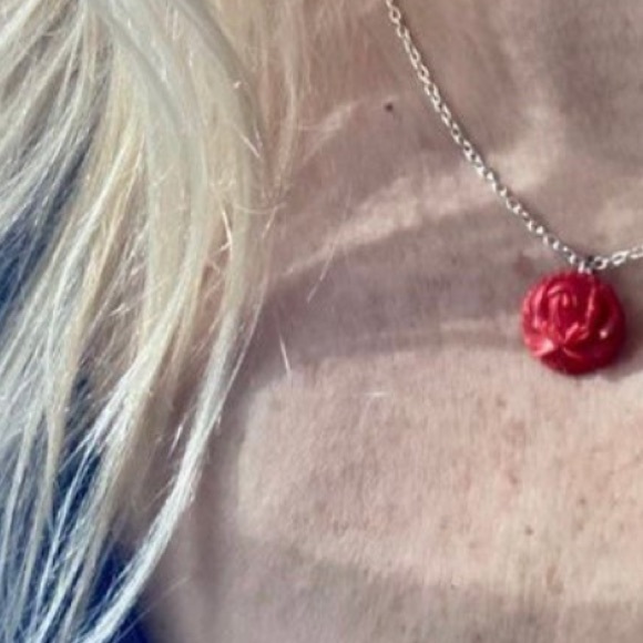 Antique red coral rose repurposed to a new handmade and necklace - Picture 2 of 9
